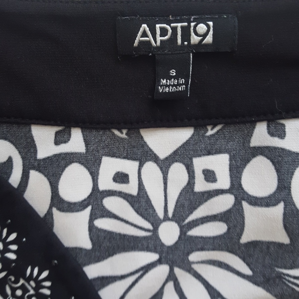 Apt 9 Faux Wrap Black & White Floral Top - Picture 4 of 5